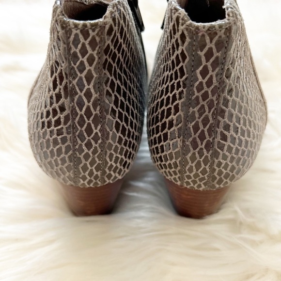 Vionic Upright Bromley Bootie - Picture 4 of 8